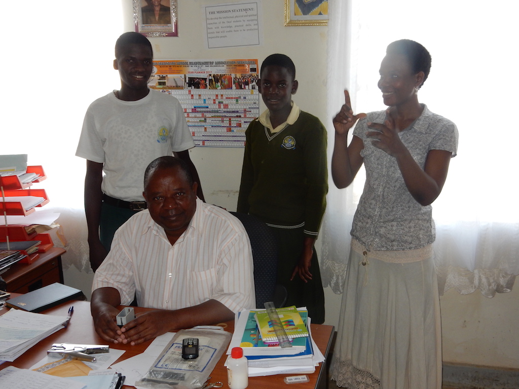 Ismail-MUTUMBA_head-teacher-with-his-students-Ismail-Nalukwago-with-sign-language-interpreter